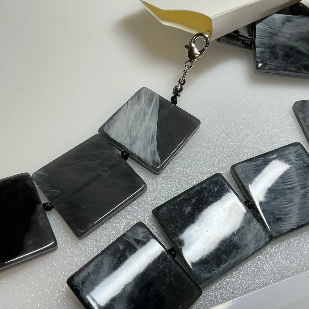 Chunky Geometric Statement Necklace for Women in Marble Patterns Cato - Picture 4 of 4